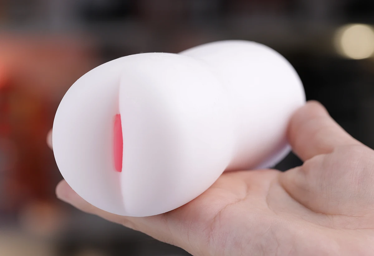 Bím giả NPG Miiko là silicone nguyên khối trông như một viên kẹo dẻo màu trắng