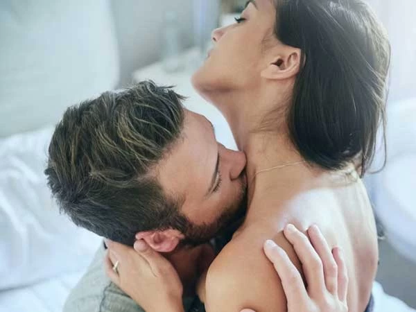 Lesbian có thể phát sinh mối quan hệ với nam giới