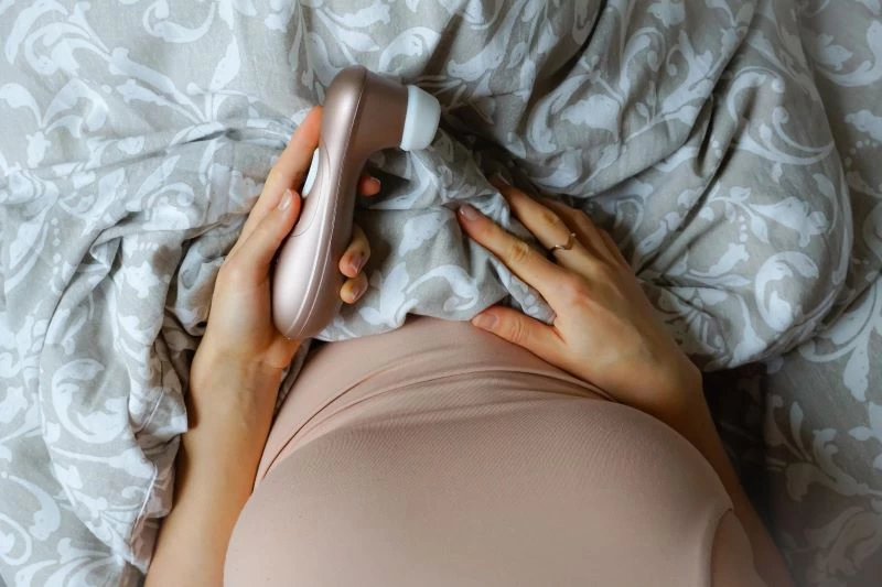 Cảm xúc của nàng được dẫn dắt tinh tế bằng sự hỗ trợ của sextoy