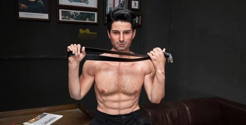Búp bê tình dục nam và real man - Ai chiều bạn giỏi hơn?