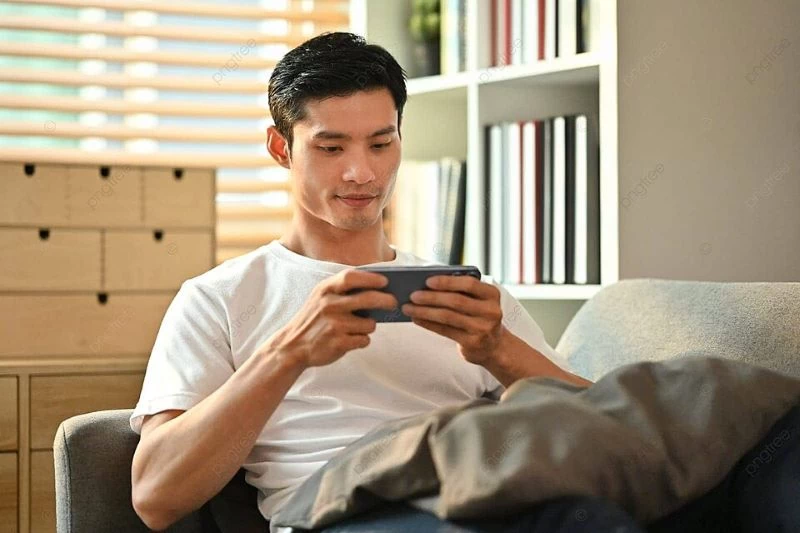 Thói quen xem điện thoại cả ngày, lười vận động khiến nam giới dễ bị lãnh cảm