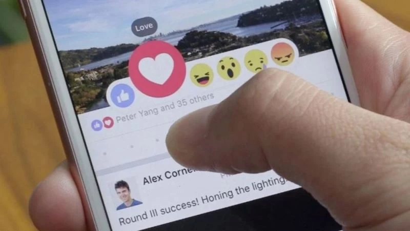 Chàng trai thả tim story của cô gái mình quan tâm