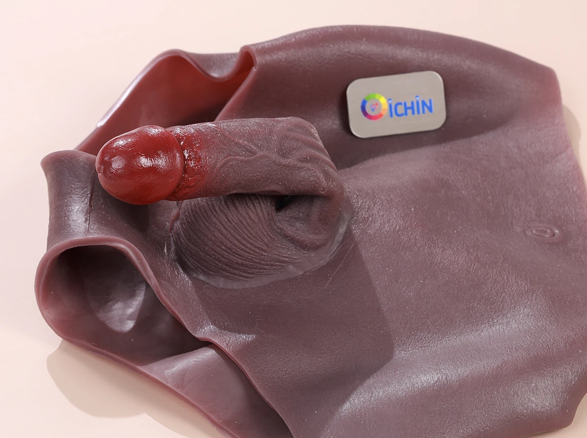 Chất liệu silicone đàn hồi tốt – dạng quần dễ mặc