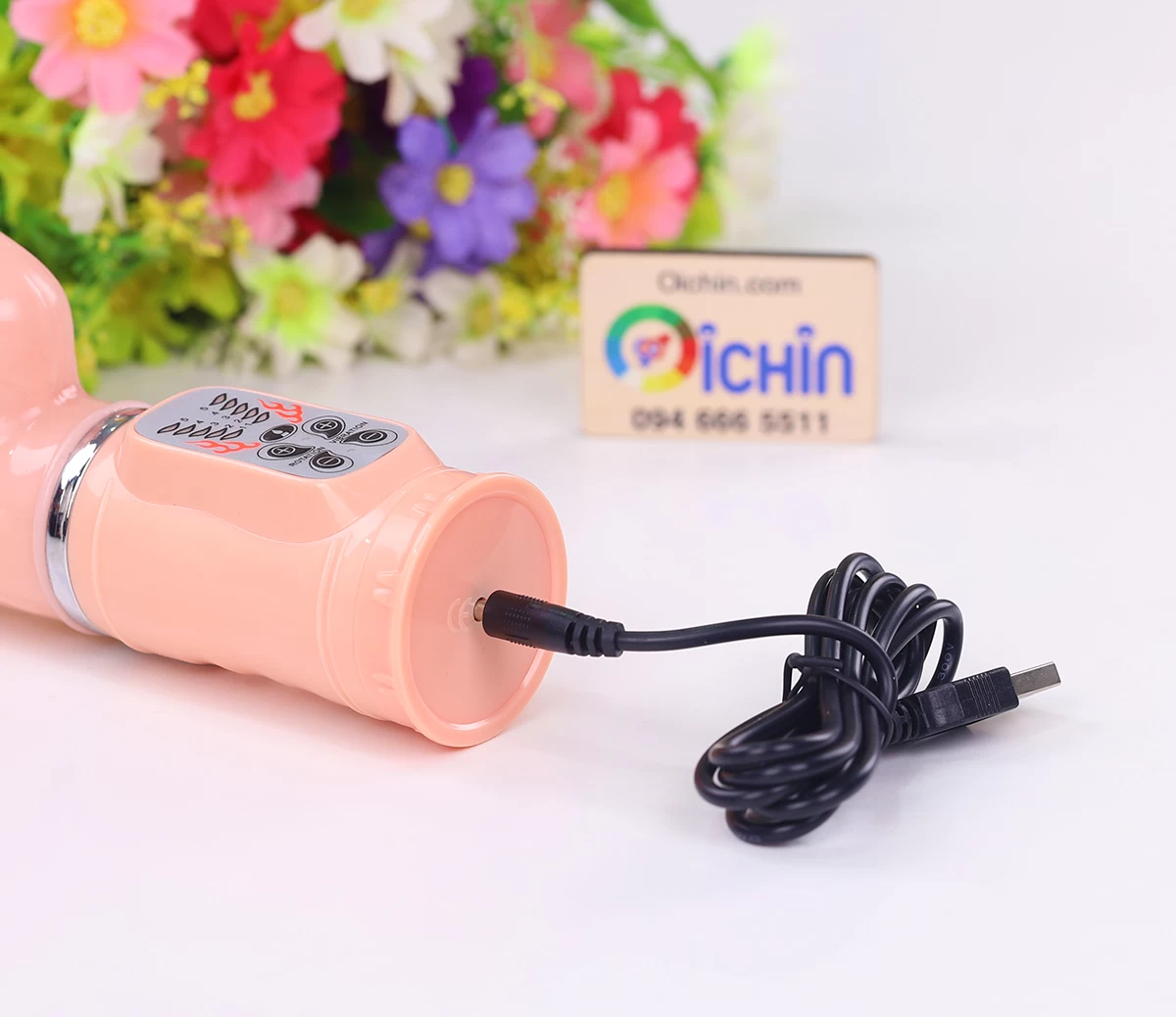 Cu giả cầm tay có thể sạc pin dễ dàng thông qua cáp sạc USB